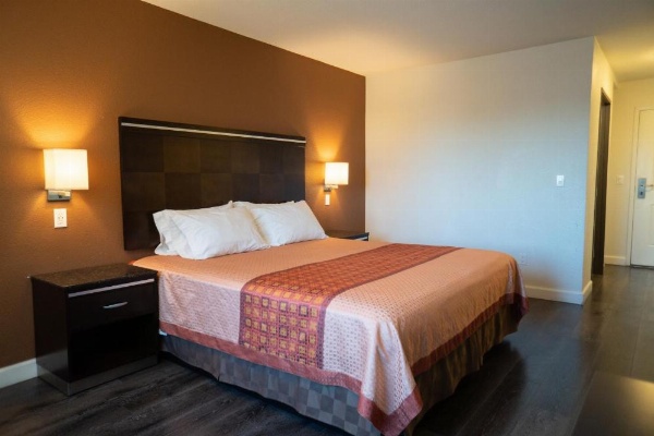 Maywood Inn image 11